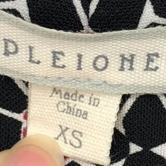 Pleione Sleeveless Blouse Micro Patterning V neck XS - Picture 5 of 9